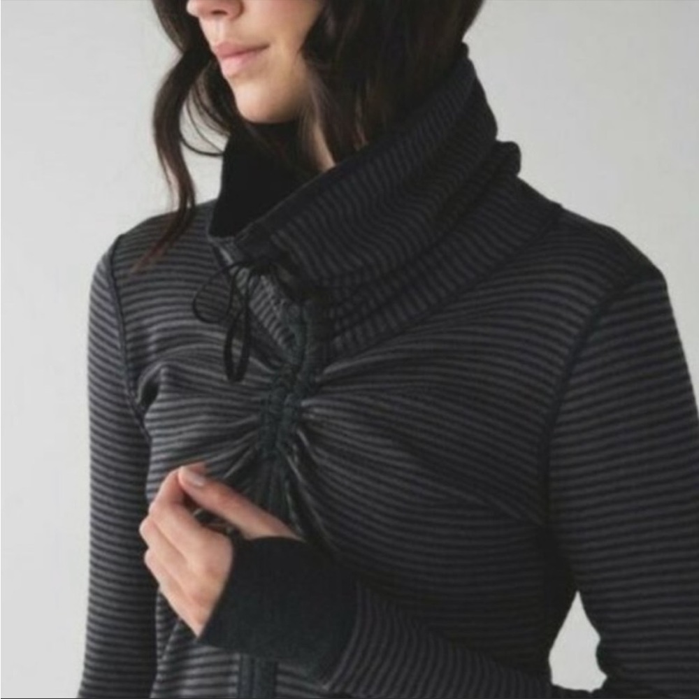 Lululemon In a Cinch Long Sleeve Reversible Stripe Funnel Neck Pull Over